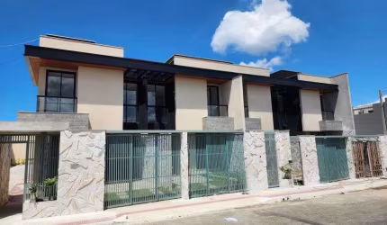 Casa em morada de laranjeiras 2 quartos com suíte. 2 vagas de garagem Fachada moderna