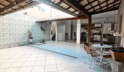 Casa Individual Ampla em Morada de Laranjeiras – 6 Quartos, 4 Suítes e Terraço!