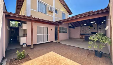 Casa Duplex à Venda, 4 quartos, 1 suíte com closet, Bosque dos Ipês, Alto padrão e conforto.