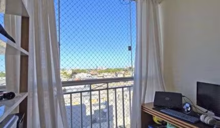 Apartamento Reformado – 2 Quartos, 7º andar no Condomínio Ilha de Trindade, Colina de Laranjeiras.