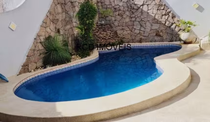 Linda Casa com piscina na Vila São Francisco!
