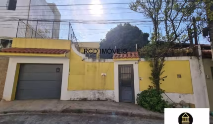 Oportunidade Única: Casa Térrea na Vila Morse com 2 Casas Independentes e Amplo Espaço de Convivência