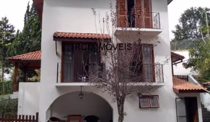Casa com 5 Quartos sendo 2 Suítes - 3 Vagas - Na Granja Vianna - Condomínio Residencial Roma