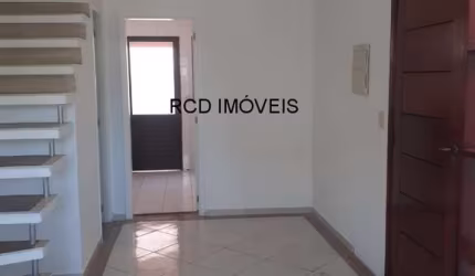 Aluguel de Casa em Condomínio de Luxo em Cotia-SP, Jardim da Glória: 2 Quartos, 1 Sala, 2 Banheiros, 2 Vagas de Garagem - 100m².
