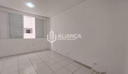 Kitnet totalmente reformada, com 1 cozinha, 1 banheiro social e 1 vaga - José Menino - Santos SP