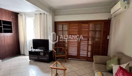 Apartamento para locação na Pompeia, prédio frente praia