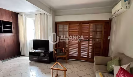 Apartamento para locação na Pompeia, prédio frente praia