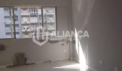 Apartamento de 2 dormitórios reformado no Gonzaga