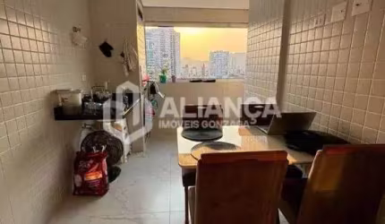 Apartamento de 2 dormitórios com 2 vagas de garagem demarcada