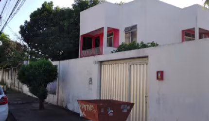 Casa 7/4 sendo 1 suíte em excelente localização para comércio - Paripe - Salvador -BA