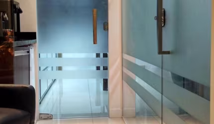 WALL STREET EMPRESARIAL - SALA COMERCIAL 36 m² FINAMENTE DECORADA