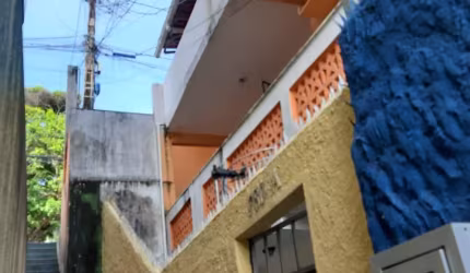 Casa 2/4 com varanda - SOMENTE À VISTA