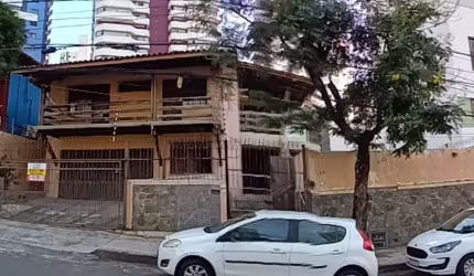 Casa 5/4 sendo 3 suítes para fins comerciais ou residencial