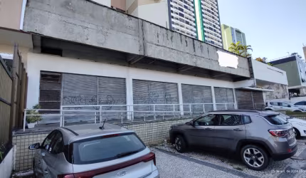 Alugo lojão 3.500m² frente para Av. ACM