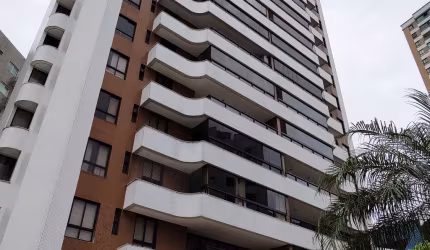 Apartamento 4/4 sendo 3 suítes e 3 vagas vista mar