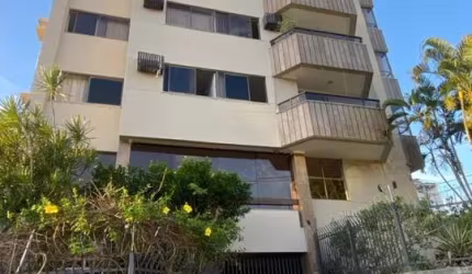 Prédio com 4 apartamento na Ondina