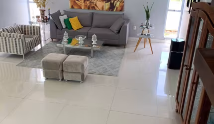Casa com 5 suítes em Guarajuba