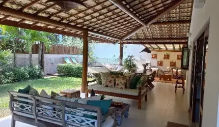Casa duplex 4/4 sendo 3 suítes e 3 vagas