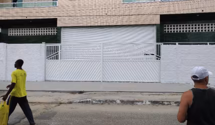 Alugo Galpão com 330m²