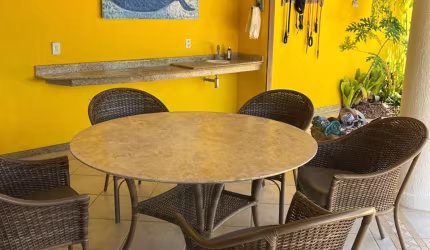 Casa de praia, com 4 suítes - Pé na areia