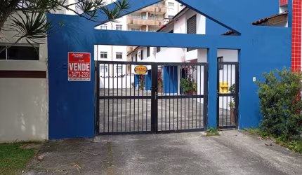 TRIPLEX EM EXCELENTE LOCALIZAÇÃO