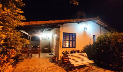 Casa 3/4 com piscina em condomínio
