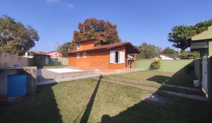 Casa 2/4 com piscina de condomínio em Araruama