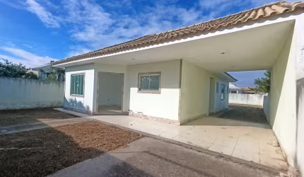Casa 3/4  com quintal próximo a lagoa