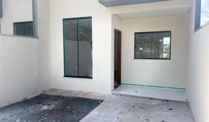 Casa à Venda em Londrina: 2 Dormitórios, 78m² por R$270.000