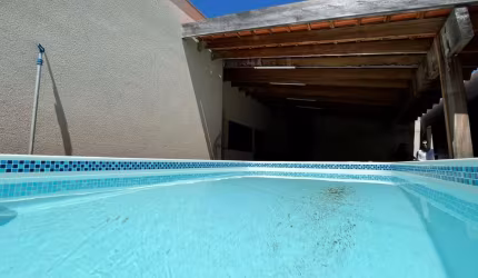 Venda: Casa com piscina, 3 Dorms, 1 Suíte em Londrina - R$ 390 mil