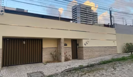 Casa ampla de alto padrão para locação no Bairro Luciano Cavalcante