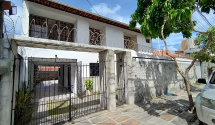 Casa Exclusiva na Varjota – 6 Dormitórios, 4 Suítes, Ampla Área e 6 Vagas