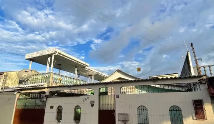 EXCELENTE CASA NO CONJ. KISSIA - DOM PEDRO - 4 QUARTOS SENDO 2 SUÍTES, MOBILIADO, PISCINA, 4 VAGAS DE GARAGEM - WHATSAPP 9298144-1596