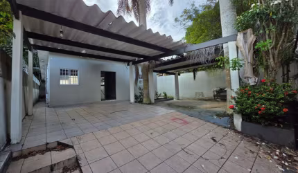 EXCELENTE CASA COMERCIAL NO BAIRRO SÃO FRANCISCO - 4 SALAS AMPLAS, 6 VAGAS DE GARAGEM - WHATSAPP 9298144-1596