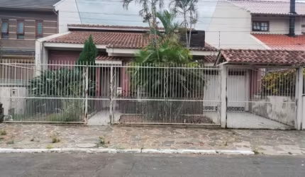 Ótima casa na Igara para venda! SEMI MOBILIADO