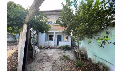 Imóvel a venda, sendo 3 casas em um terreno de 329m2