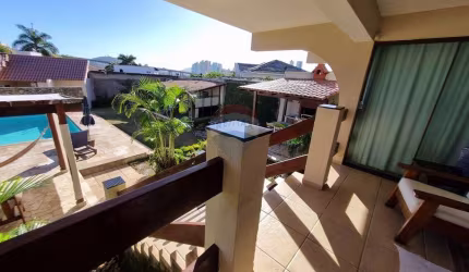Casa à venda na Ilha do Boi, com 04 quartos, sendo 02 suítes, vista para o mar e belo quintal com lazer