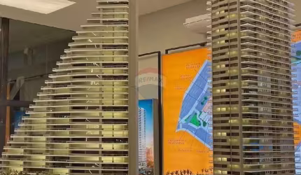 Apartamento à venda com 3 quartos, 3 suítes, 2 vagas e 4 banheiros.