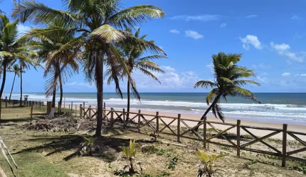 Casa Exclusiva à Venda – Pé na Areia no Condomínio Busca Vida