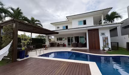 Belíssima Casa à Venda – Alphaville Litoral Norte 1 Valor: R$ 2.500.000