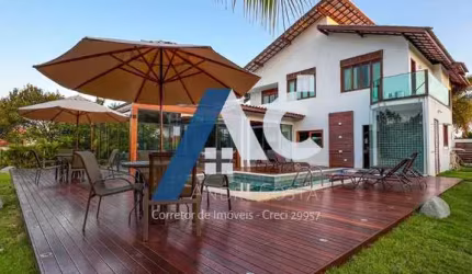 Casa Alto Padrão em PRAIA DO FORTE - Condomínio Ilha dos Pássaros