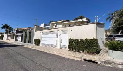 Casa com 3 dormitórios sendo 1 suíte, com 213,10m² no valor de R$ 1.350.000, na Vila Gardênia em Atibaia/SP