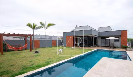 Casa porteira fechada com 3 suites à venda, 336 m² por R$ 2.400.000 - Condomínio Shambala III - Atibaia/SP