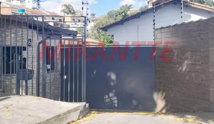 Cond. fechado de 60m² com 2 quartos em Horto Florestal