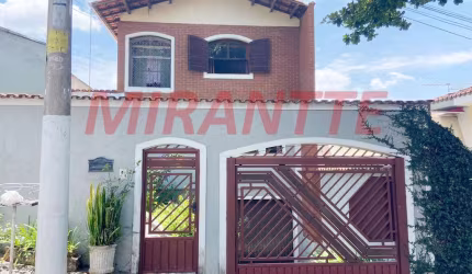 Sobrado de 256m² com 3 quartos em Horto Florestal