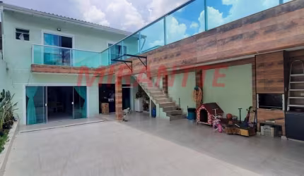 Sobrado de 180m² com 4 quartos em Vila Nivi