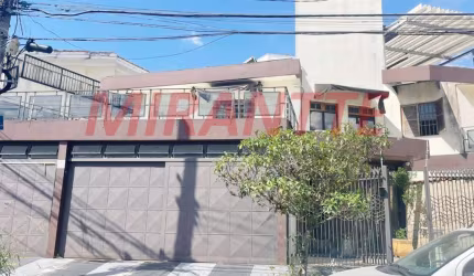 Sobrado de 281m² com 4 quartos em Água Fria