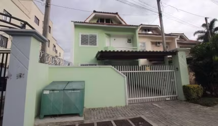 Sobrado com 3 Quartos para alugar, 120 m² por R$ 3.749/mês - Santa Felicidade - Curitiba/PR