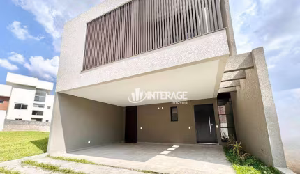 Casa em condomínio com quintal, 3 suítes a venda por R$ 1.780.000,00 Curitiba, Paraná.