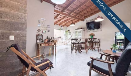 Sobrado com 3 Quartos à venda, 188 m² por R$ 1.050.000 - Santa Felicidade - Curitiba/PR